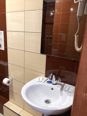 Фото номера Стандартный трехместный номер Отель Kontinent Hotel г. Мукачево 6