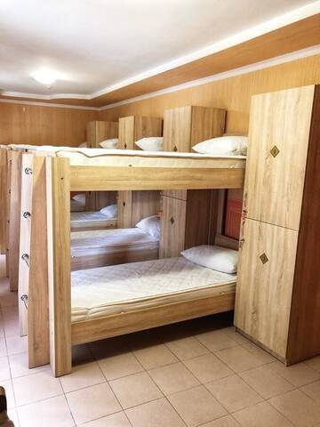 Фото номера Спальное место на двухъярусной кровати в общем номере для мужчин и женщин Отель Kontinent Hotel г. Мукачево 8