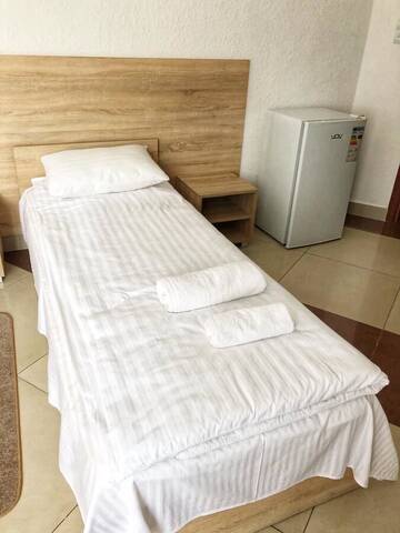 Фото номера Стандартный трехместный номер Отель Kontinent Hotel г. Мукачево 7