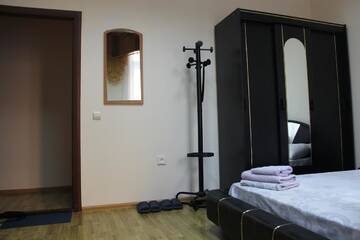 Фото номера Двухместный номер с 1 кроватью Апартаменты Apartments Domovik ,Kirilla i Mefodiya, 5 г. Мукачево 15