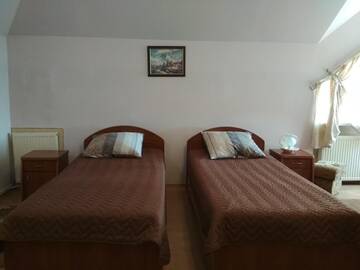 Фото номера Четырехместный номер Отель Hotel Dolphin г. Мукачево 5