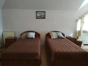 Фото номера Четырехместный номер Отель Hotel Dolphin г. Мукачево 13