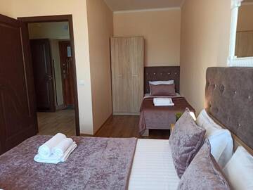 Фото номера Трехместный номер с балконом Апартаменты Elite Lux Apartment with balcony г. Мукачево 42